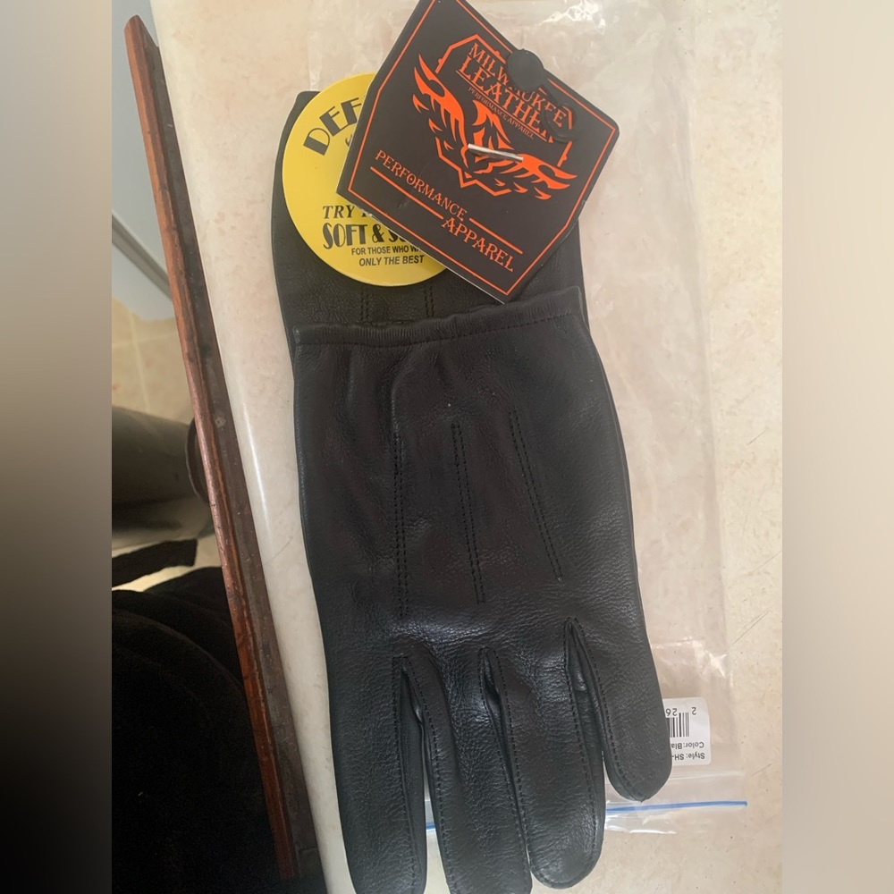 Milwaukee leather gloves